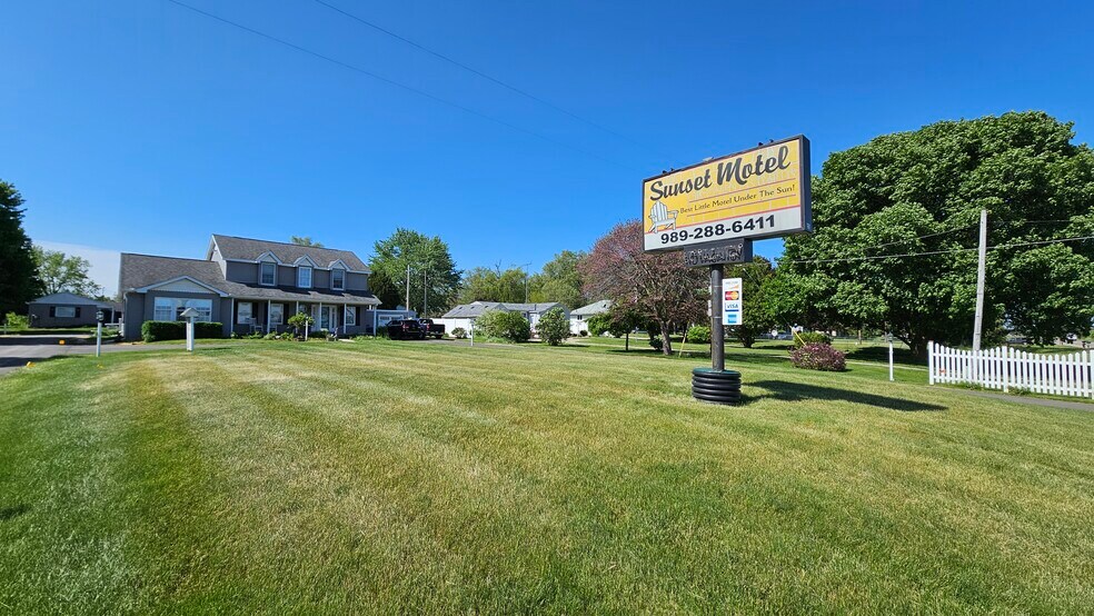 More Photos Of 9810 E Lansing Rd, Durand Hotel For Sale