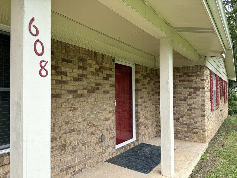 More Photos Of 608 S Pine St, Cabot Flex For Sale