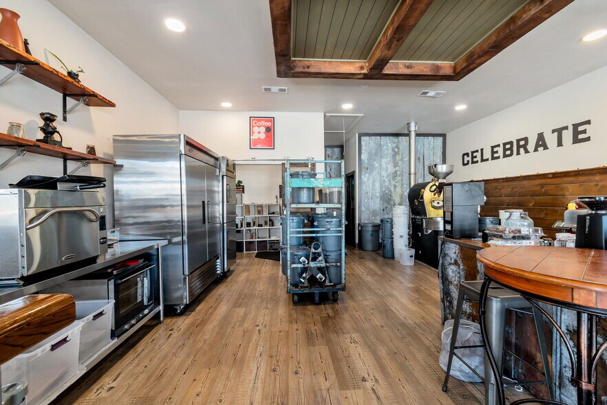 More Photos Of 179 E Moreno St, Buford General Retail For Sale