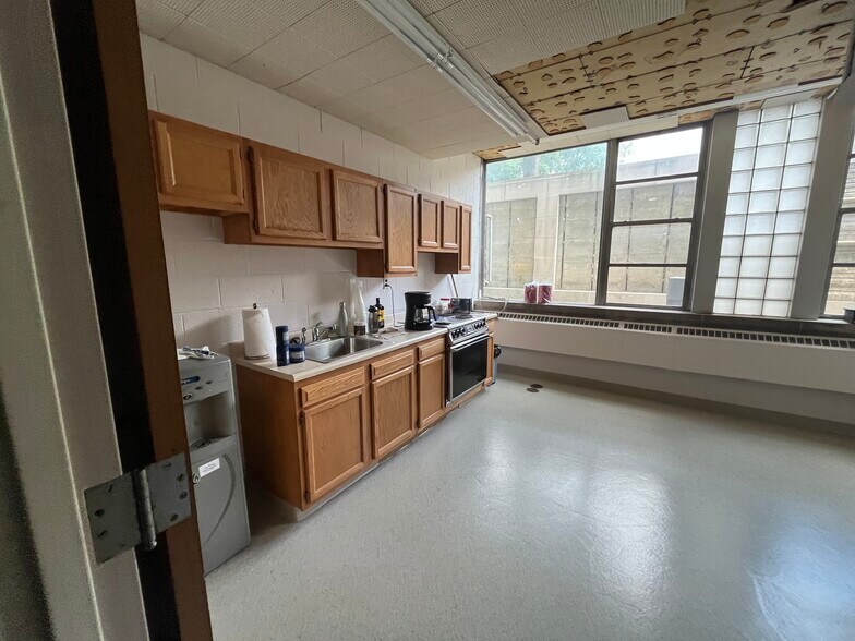 More Photos Of 2222 8th St, Bedford Office Residential For Sale