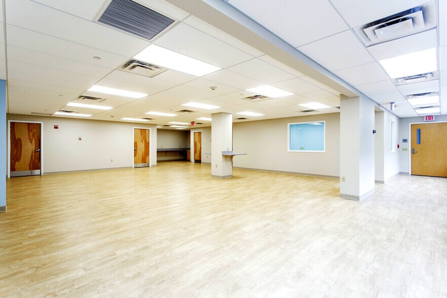 More Photos Of 1930 S Broad St, Philadelphia Medical For Lease