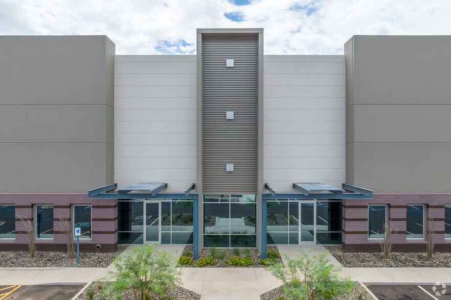 More Photos Of 430 E Germann Rd, Gilbert Warehouse For Lease