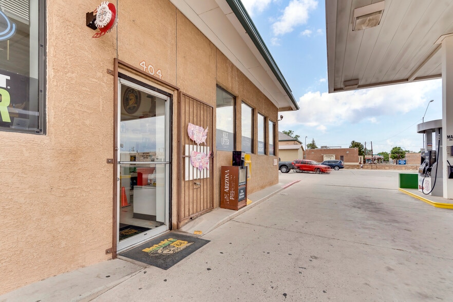 More Photos Of 404 Navajo Blvd, Holbrook Service Station For Sale