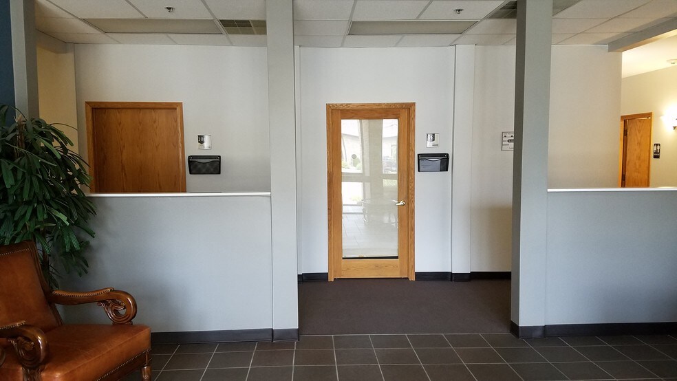 More Photos Of 850 W Bartlett Rd, Bartlett Medical For Sale