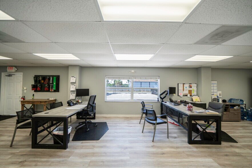 More Photos Of 25451 Fortran Dr, Punta Gorda Warehouse For Sale