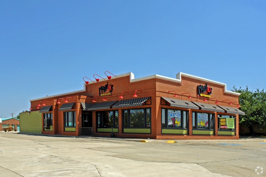 Primary Photo Of 12112 N Pennsylvania Ave, Oklahoma City Restaurant For Lease