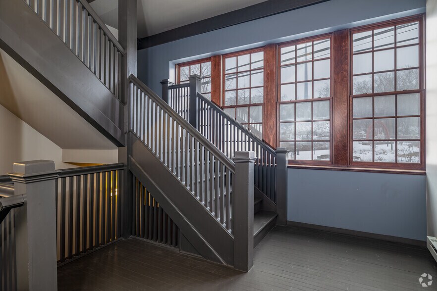 More Photos Of 21 W North St, Akron Apartments For Lease