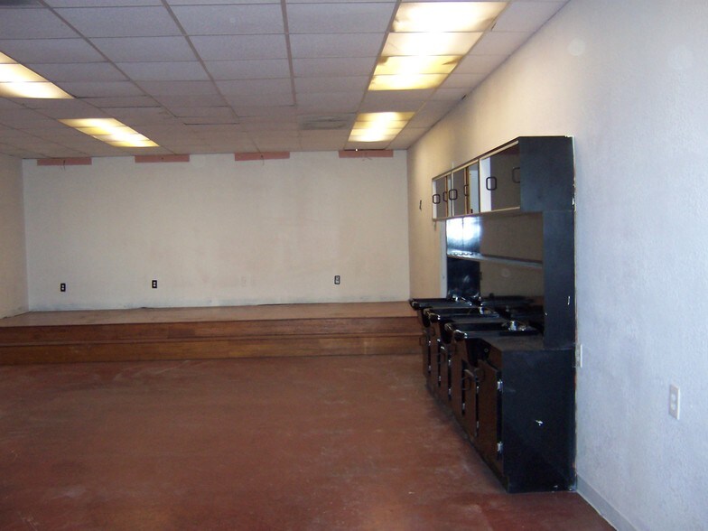 More Photos Of 516 W Lancaster Blvd, Lancaster Freestanding For Lease