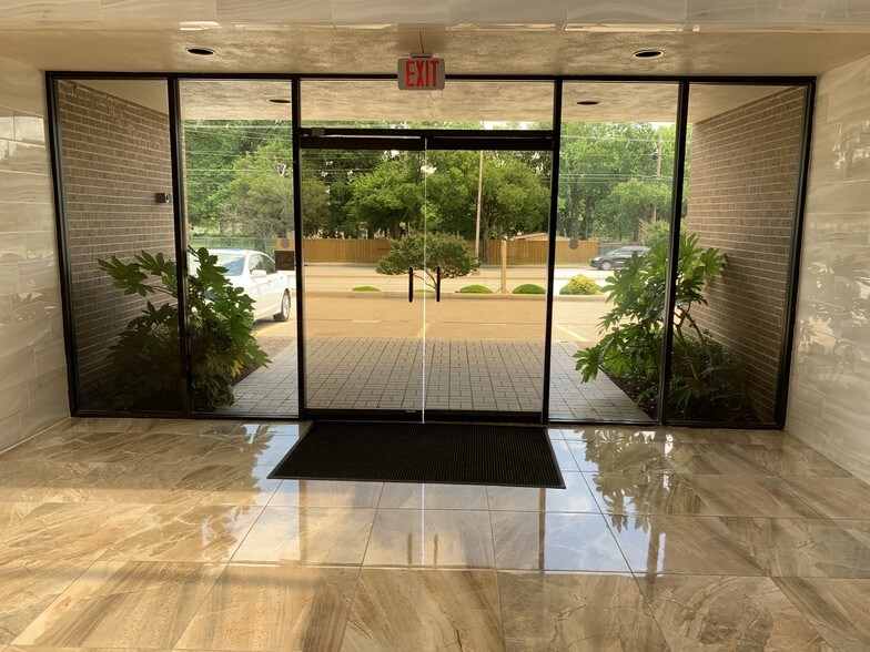 More Photos Of 515 N Cedar Ridge Dr, Duncanville Office For Lease