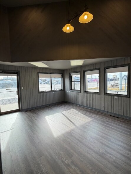 More Photos Of 950 W 2100 S, Salt Lake City Auto Repair For Lease