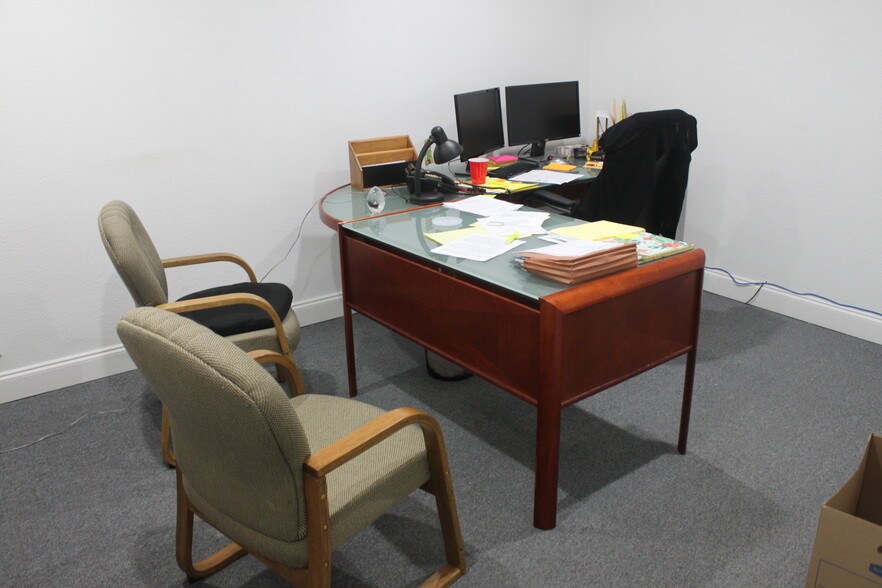 More Photos Of 2475 Hollywood Blvd, Hollywood Office For Lease
