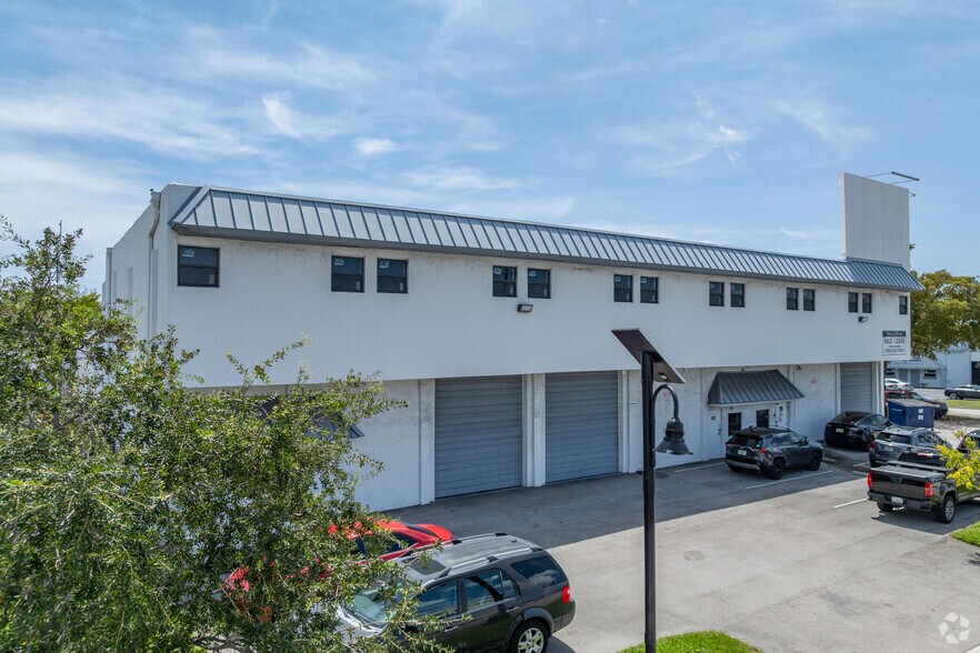 More Photos Of 1051 NW 3rd St, Hallandale Distribution For Lease