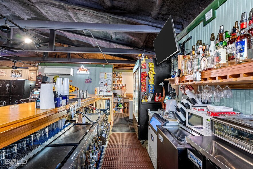 More Photos Of 7318 Ida State Line rd, Ida Bar For Sale