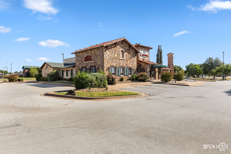 More Photos Of 4330 Kell Blvd, Wichita Falls Restaurant For Sale