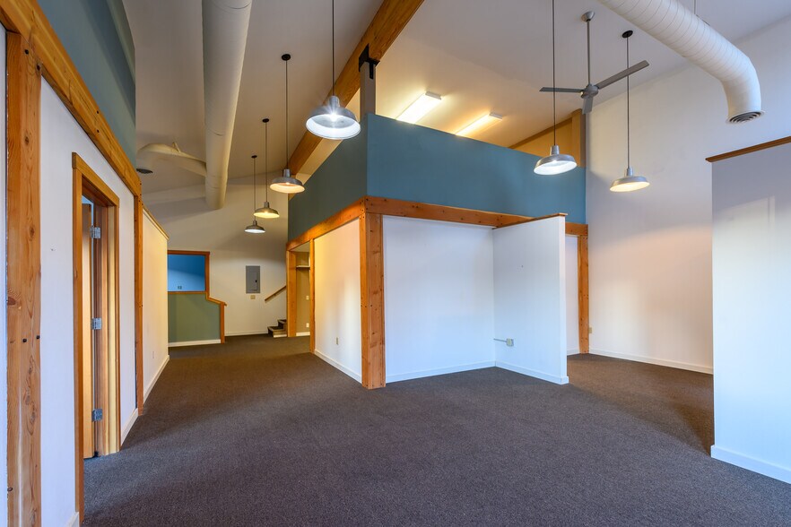 More Photos Of 382 E Hood Ave, Sisters Office For Lease