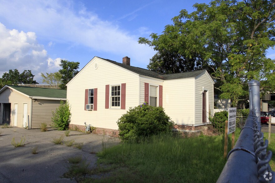 More Photos Of 2123 Montford Ave, Charleston Service For Lease