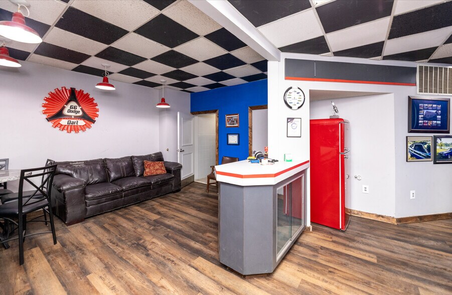 More Photos Of 447 Ossie Davis Pky, Waycross Auto Dealership For Sale