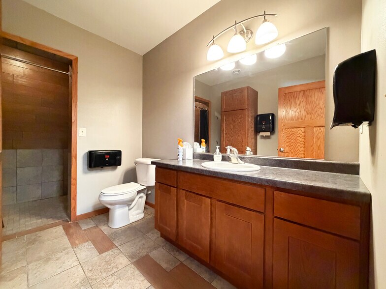 More Photos Of 359 Elm st, New Auburn Freestanding For Sale
