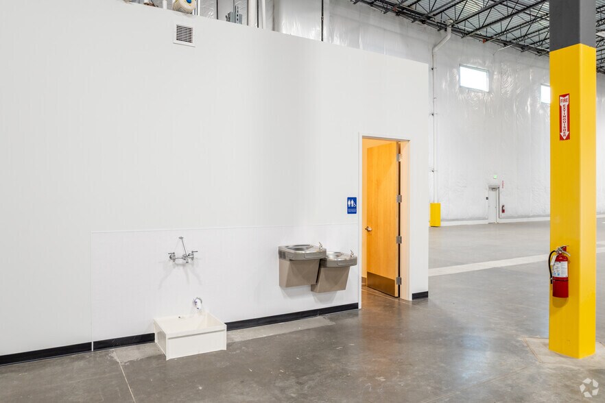 More Photos Of 7450 Clayton St, Denver Warehouse For Lease