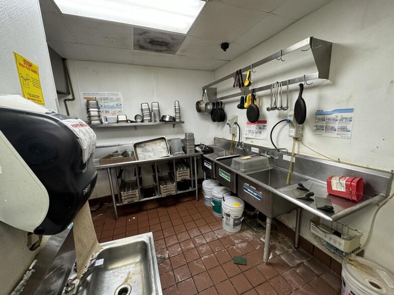 More Photos Of 4111 Timberlake Dr, Pontoon Beach Restaurant For Lease