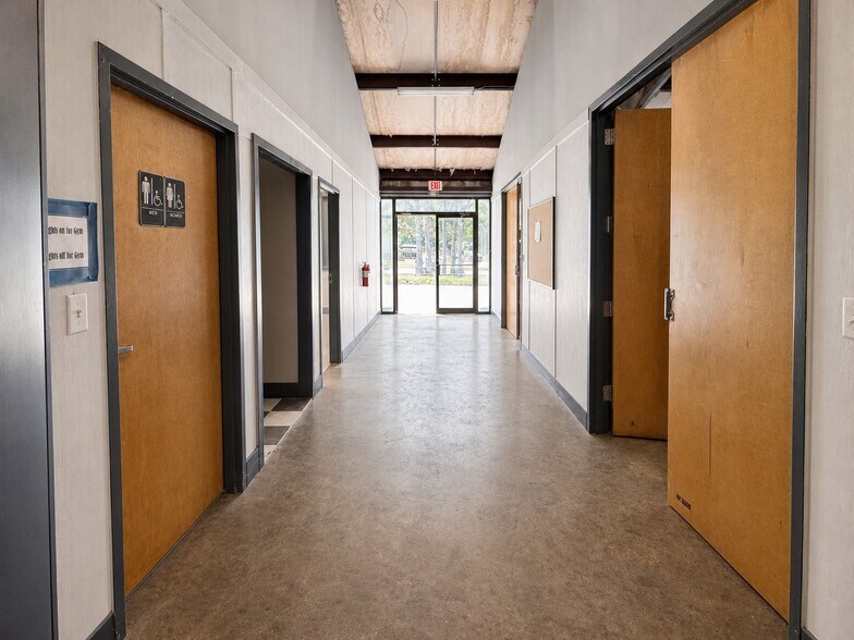 More Photos Of 1073 Nine North Dr, Alpharetta Warehouse For Sale
