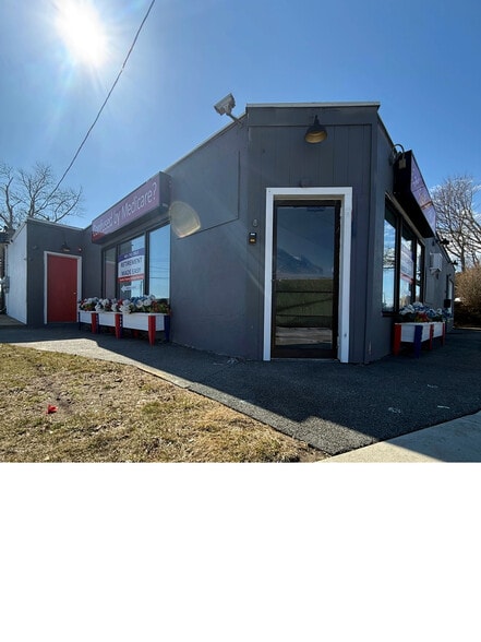 Primary Photo Of 2 Coddington Hwy, Middletown Restaurant For Lease
