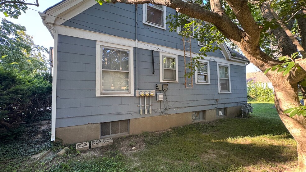 More Photos Of 701 S Rawlings St, Carbondale Apartments For Sale