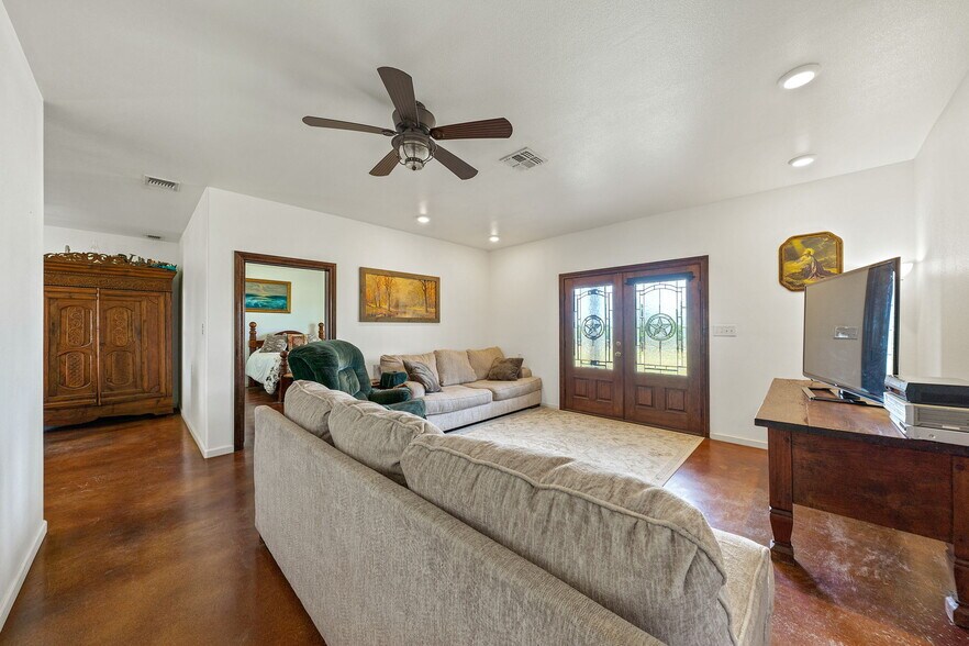 More Photos Of 14221 FM 2790, La Coste Warehouse For Sale