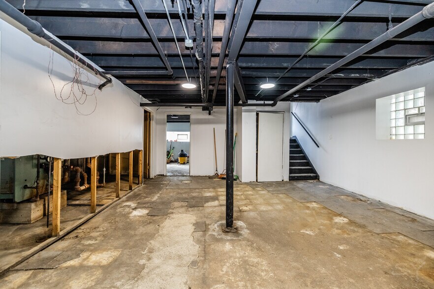 More Photos Of 7751 S Phillips Ave, Chicago Industrial For Sale