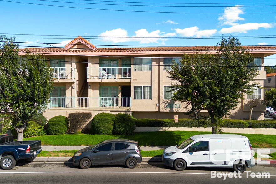 More Photos Of 18621 Saticoy St, Reseda Apartments For Sale