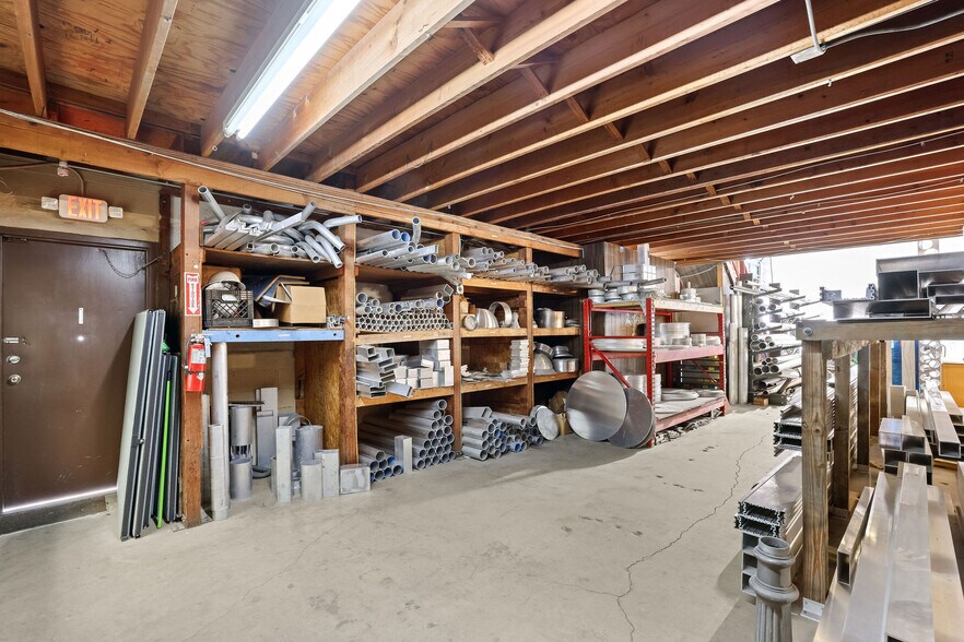 More Photos Of 695-699 W 17th St, Hialeah Warehouse For Sale