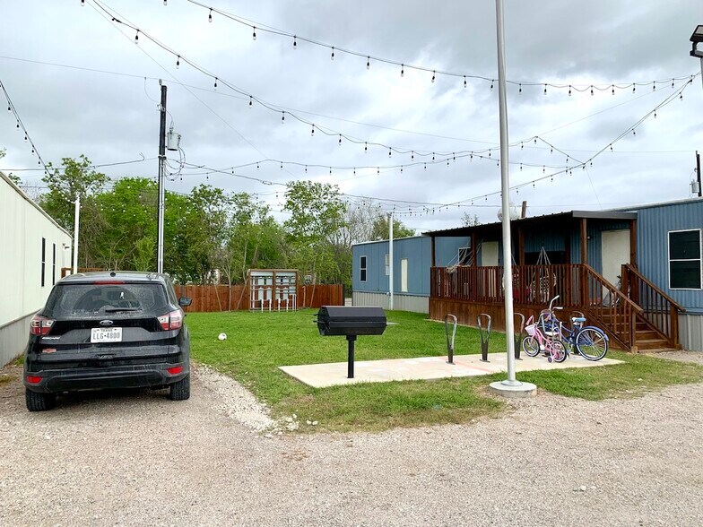 More Photos Of 3621 County Road 161, Alvin Multifamily For Sale