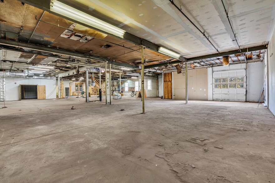 More Photos Of 3209 Atlantic Ave, Allenwood Showroom For Sale