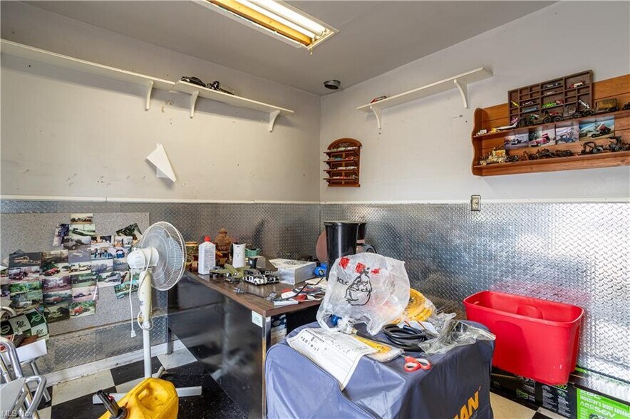 More Photos Of 15355 Old Lincoln Way, Dalton Light Manufacturing For Sale