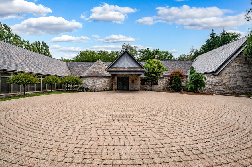 More Photos Of 1700 Forker Blvd, Hermitage Specialty For Sale