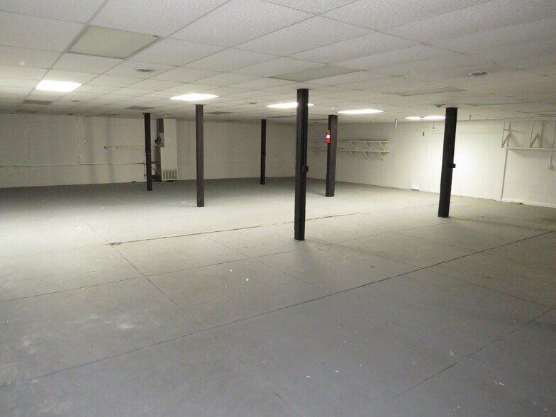 More Photos Of 300 W Joliet St, Ottawa Industrial For Sale