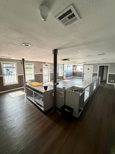More Photos Of 500 N J. M. Davis Blvd, Claremore Restaurant For Sale