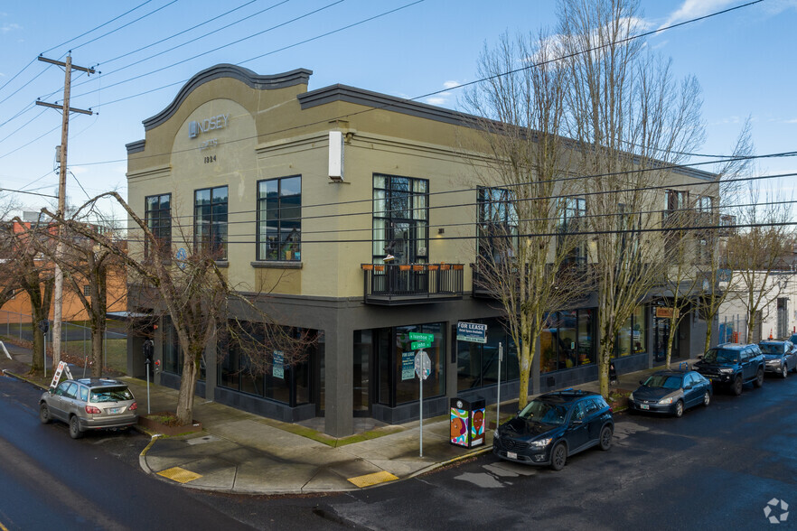 Primary Photo Of 8401 N Ivanhoe St, Portland Storefront Retail Residential For Lease