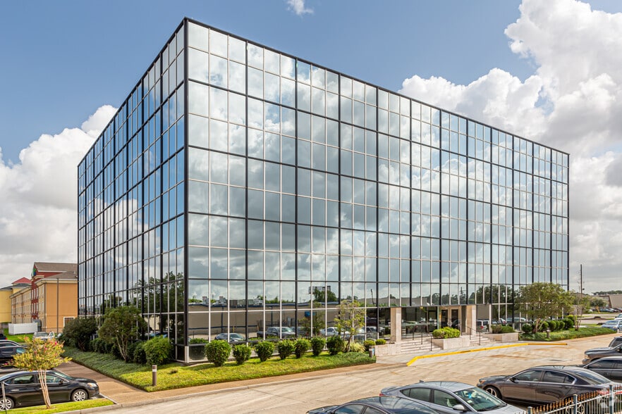 More Photos Of 2439 manhattan Blvd, Harvey Office For Lease