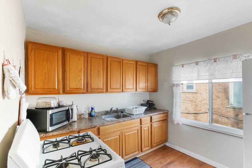 More Photos Of 17809 Harvard Ave, Cleveland Multifamily For Sale