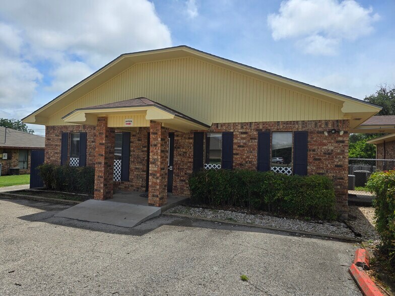 More Photos Of 205 River North Blvd, Stephenville Medical For Sale