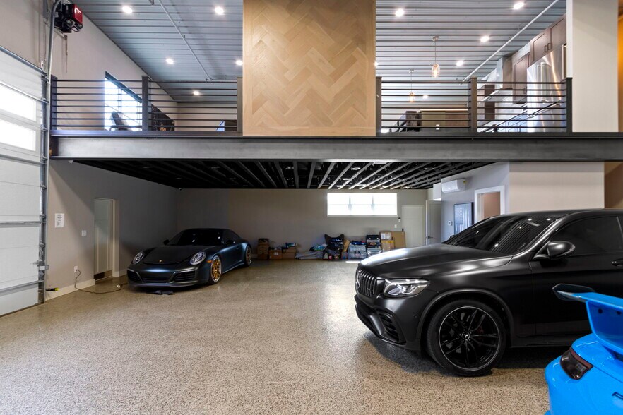 More Photos Of 17745 Motor District Cir, Westfield Showroom For Sale