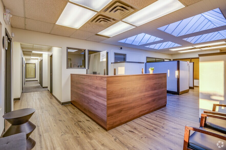 More Photos Of 1500 Marine Dr, North Vancouver Office For Lease