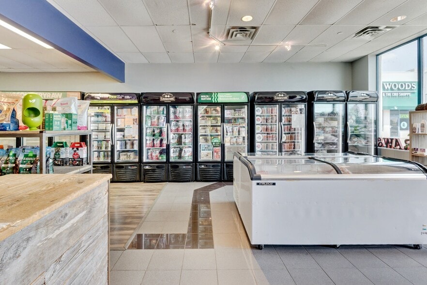 More Photos Of 3145 Dundas St W, Mississauga Storefront Retail Office For Lease