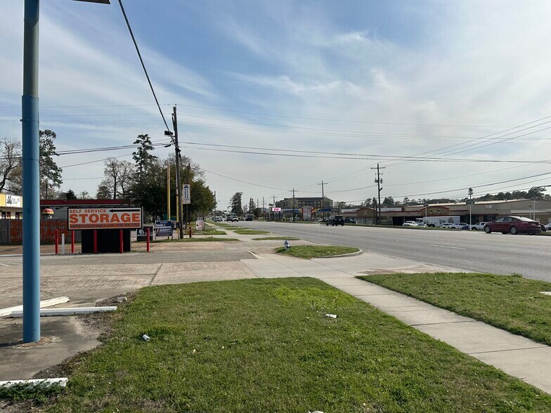 More Photos Of 1806 N Frazier St, Conroe Land For Sale