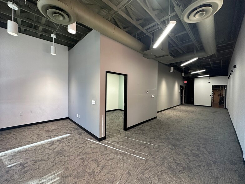 More Photos Of 21035 N Cave Creek Rd, Phoenix Storefront Retail Office For Sale