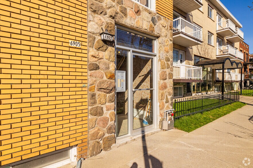 More Photos Of 2810-2820 Bélanger Rue, Montréal Storefront Retail Residential For Lease