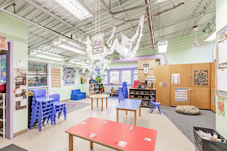 More Photos Of 33 Kern Rd, Toronto Light Distribution For Sale