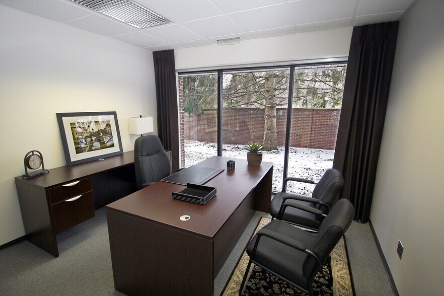 More Photos Of 7 W Square Lake Rd, Bloomfield Hills Coworking Space