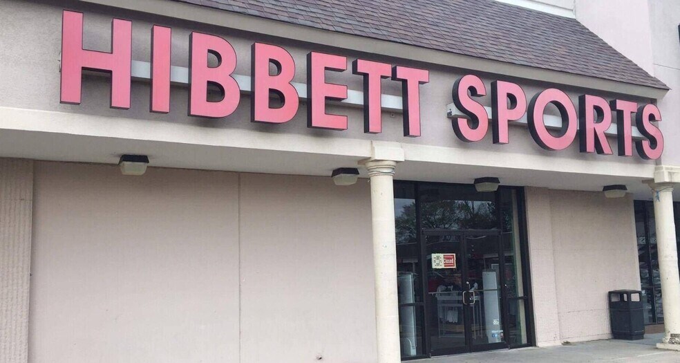 More Photos Of 1710-1784 S 5th St, Leesville Storefront For Lease